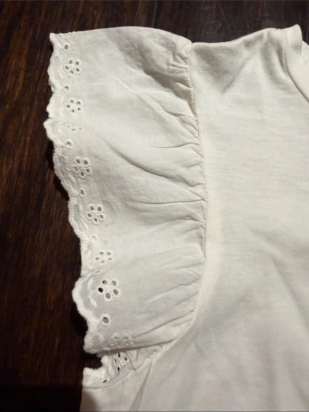 GAP White Eyelet Ruffle Sleeve Tee